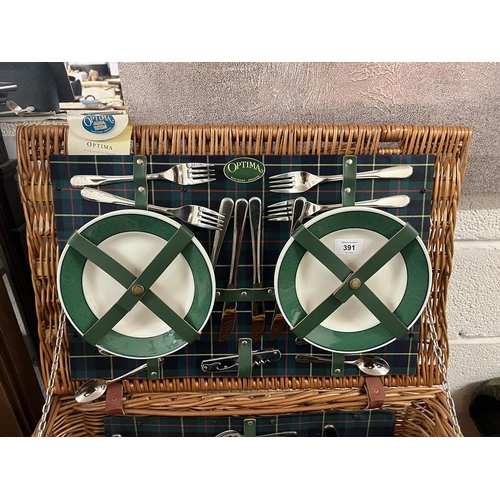 391 - Large fully fitted picnic basket by Optima