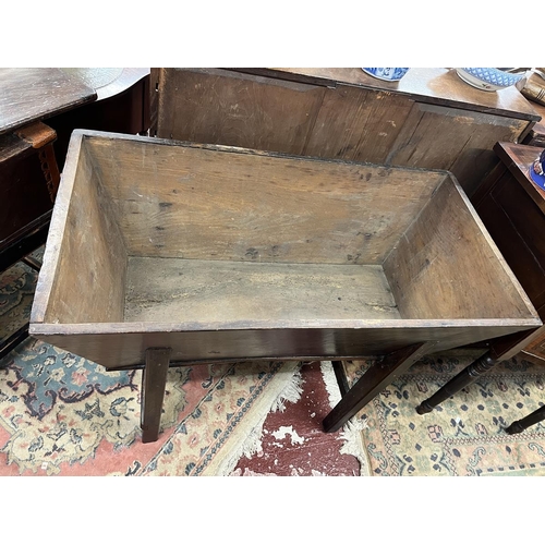 427 - Antique elm dough bin with fitted lid and raised on square section legs - Approx W: 101cm D: 51cm H:... 