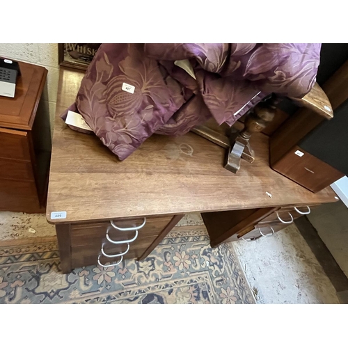 489 - Mid century teak desk - Approx W: 153cm D: 92cm H: 74cm