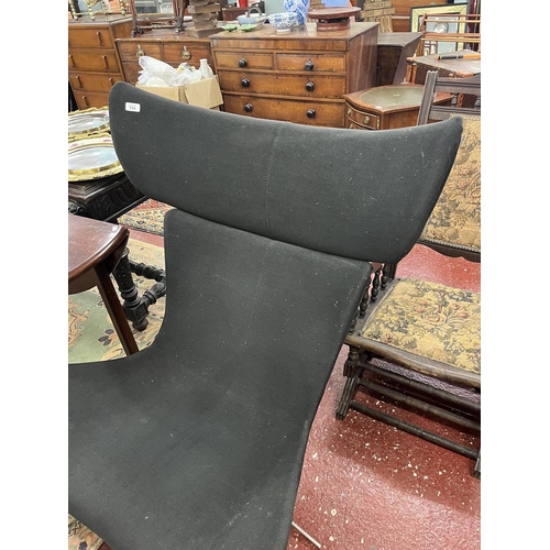 539 - Large modernist swivel chair