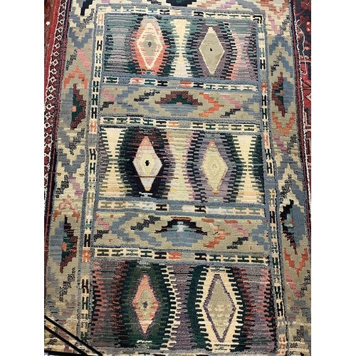 544 - Patterned rug - Approx 144cm x 80cm