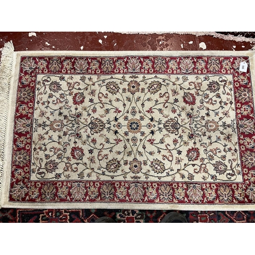 545 - Small patterned rug - Approx 118cm x 67cm