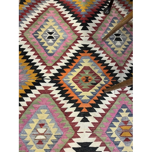 548 - Turkish Kilim rug - Approx 164cm x 114cm