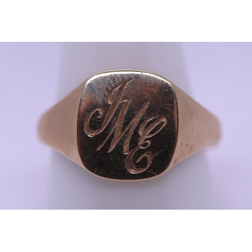 66 - 9ct gold signet ring - Approx weight: 8.5g - Size W