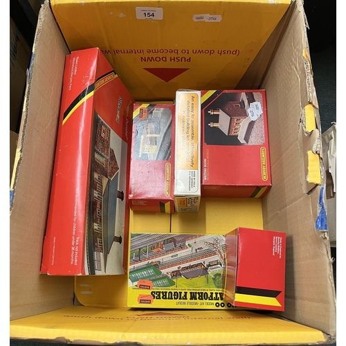 154 - Collection of Hornby boxed buildings etc