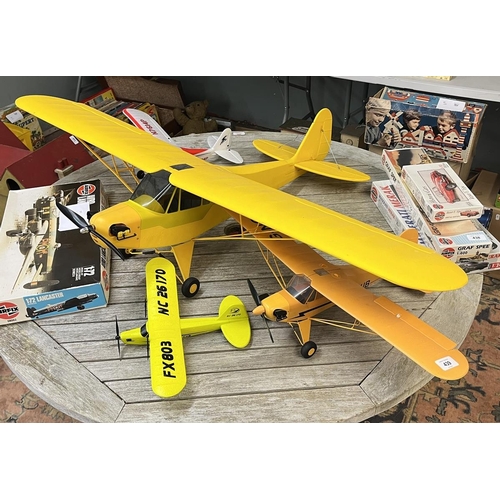 439 - 4 R/C model airplanes