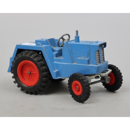 113 - Tri-Ang tractor