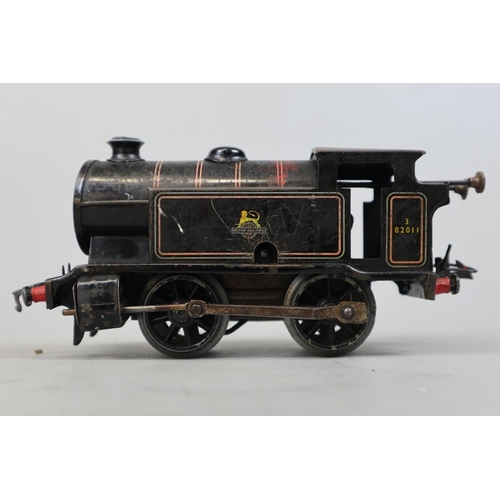 13 - 3 0 gauge Hornby clockwork model railway engines