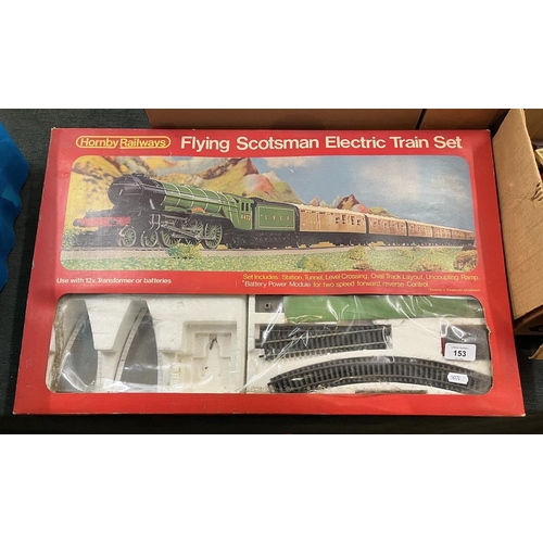 153 - Good collection of 00 gauge railway to include rolling stock, track, accessories etc.