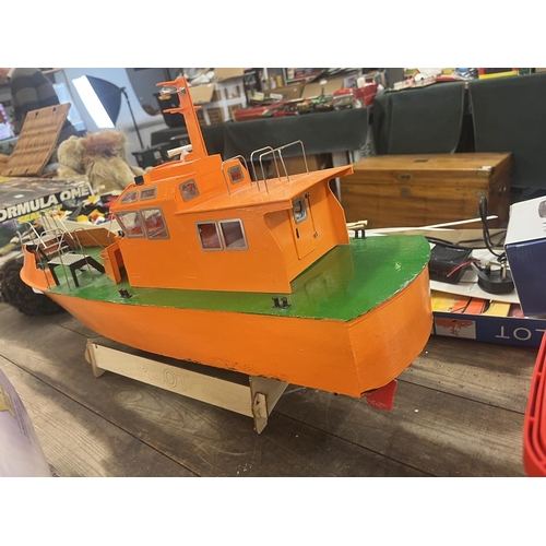 187 - Radio control pilot boat motor & servos with remote in working order