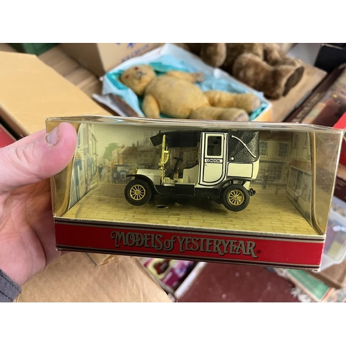 200 - Large collection of Matchbox 'Models of Yesteryear'