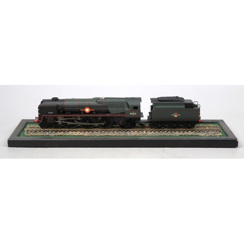 27 - Hornby 00 gauge R2466 Rebuilt Merchant Navy Class 4-6-2 35011 