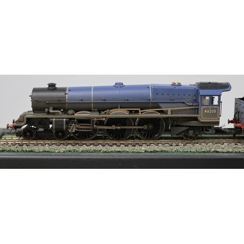 28 - Hornby 00 Gauge R2448 BR Princess Royal Class Lady Patricia - Factory weathered as new in display ca... 