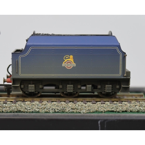 28 - Hornby 00 Gauge R2448 BR Princess Royal Class Lady Patricia - Factory weathered as new in display ca... 