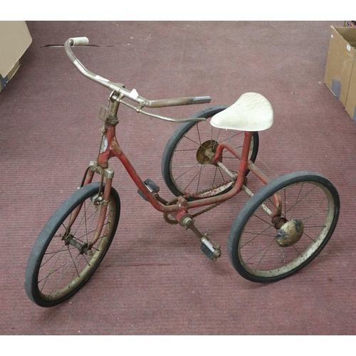 343 - 1930's child's Tri-Ang tricycle