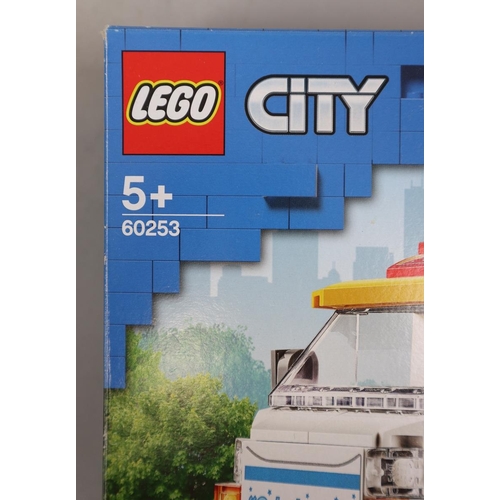 364 - 2 Lego sets - 21158 and 60253