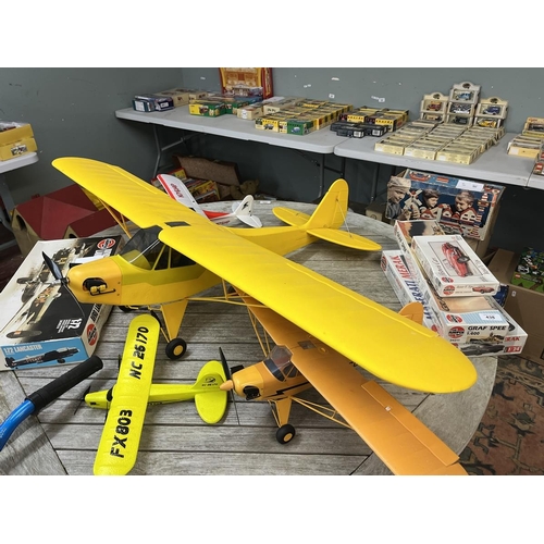 439 - 4 R/C model airplanes