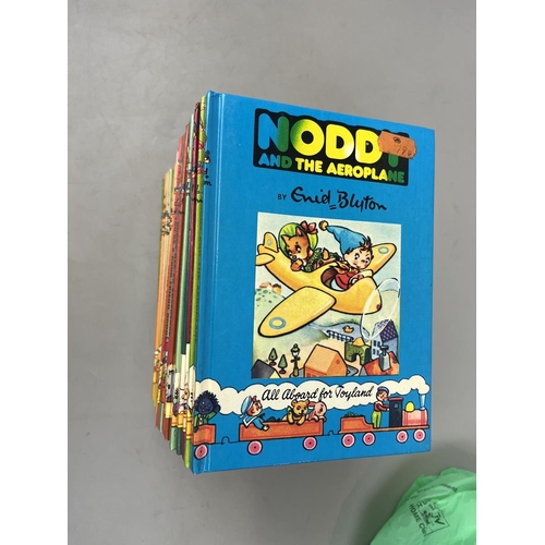 454 - 24 volumes of Enid Blyton Noddy books