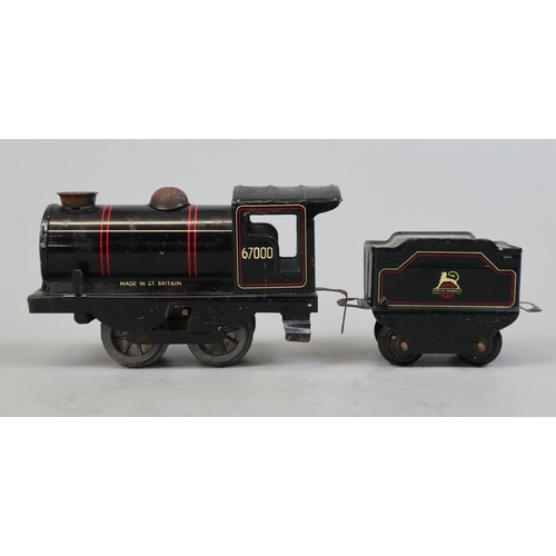 9 - 2 0 gauge clockwork model railway engines, 1 by Hornby