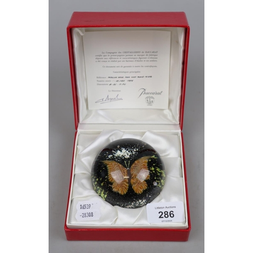 286 - Baccarat paperweight L/E 85/125 - Papillon beige fond vert fonce (Beige butterfly with dark green ba... 