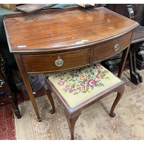 412 - Bow fronted dressing table with stool - Approx W: 92cm D: 58cm H: 77cm