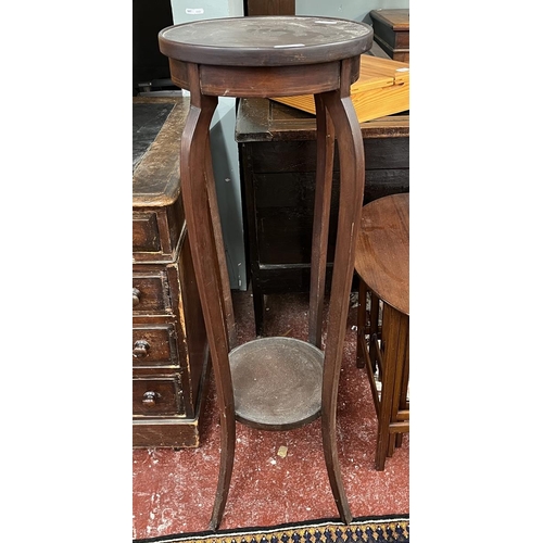 559 - 2 tier plant stand