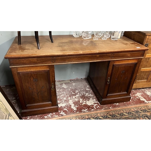 571 - Mahogany pedestal desk