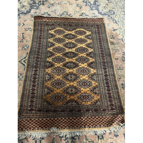 690 - Honey patterned rug