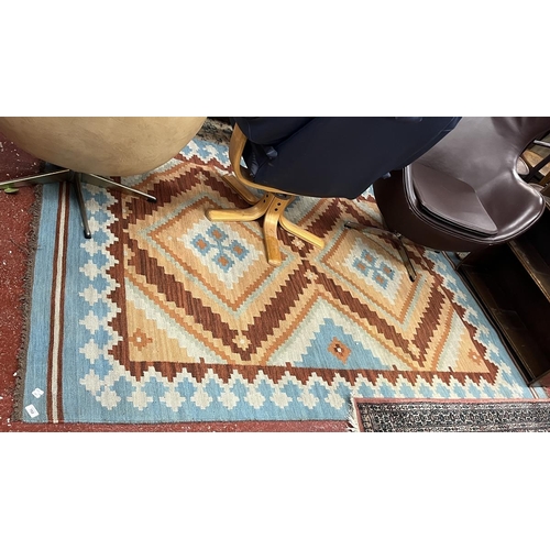 702 - Blue and red flat weave Kilim pattern rug - Approx 163cm x 240cm