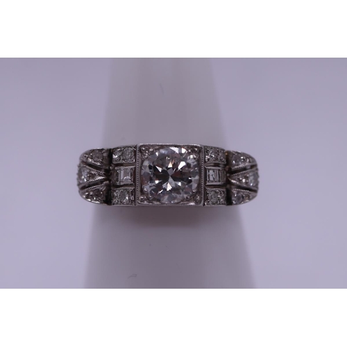 103 - Fine Art Deco platinum diamond set ring - Approx 1 carat centre diamond