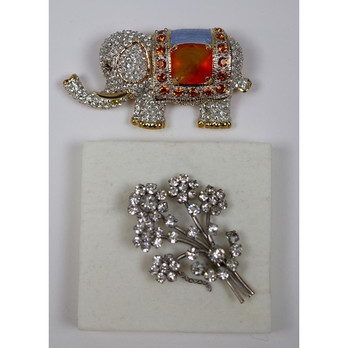 131 - Collection of costume jewellery to include silver and a pen