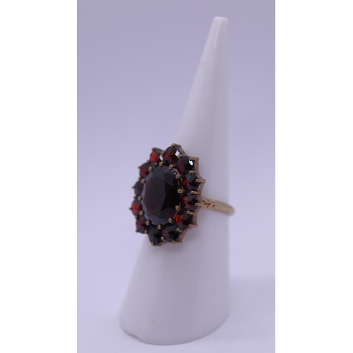 20 - 9ct gold garnet set ring - Size L