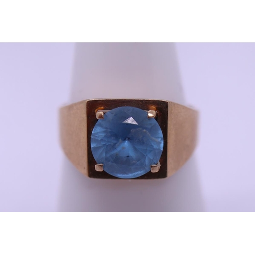 25 - 9ct gold blue zircon set ring - Size P