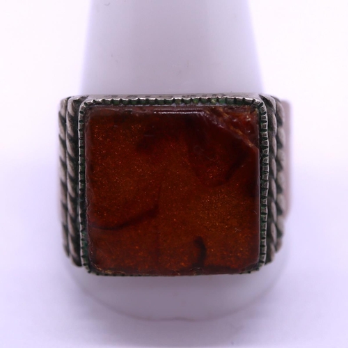 28 - 1930's gents amber set ring - Size Z