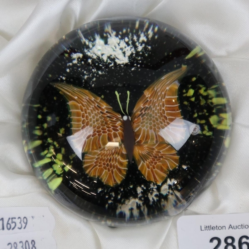 286 - Baccarat paperweight L/E 85/125 - Papillon beige fond vert fonce (Beige butterfly with dark green ba... 