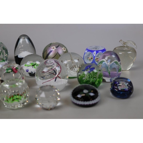 289 - Collection of paperweights to include Caithness, Selkirk and Orient & Flume