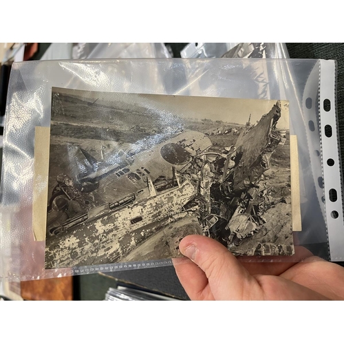 376 - 12 WW2 photos from the War in the Pacific - Many with information to verso