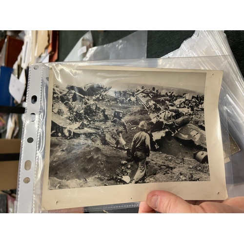 376 - 12 WW2 photos from the War in the Pacific - Many with information to verso