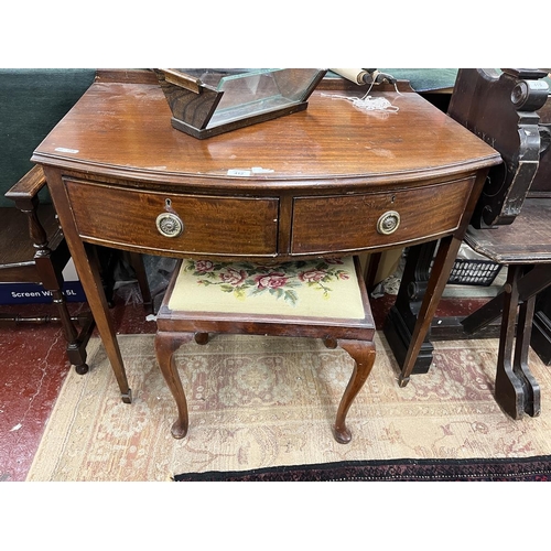 412 - Bow fronted dressing table with stool - Approx W: 92cm D: 58cm H: 77cm