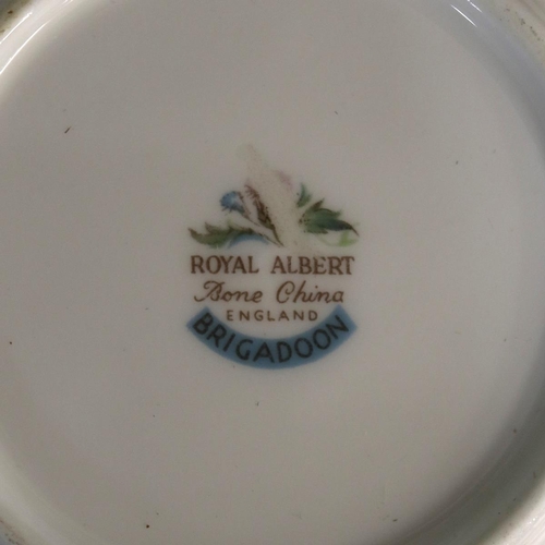 541 - Royal Albert Brigadoon pattern dinner service