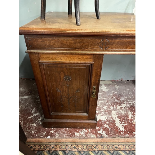 571 - Mahogany pedestal desk