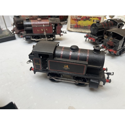 611 - Collection of black O gauge clockwork locomotives