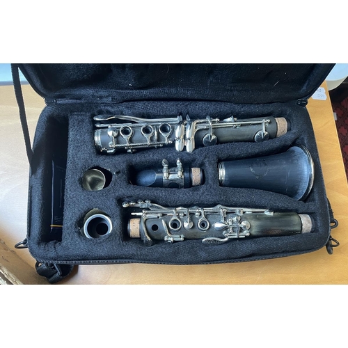 621 - Artemis clarinet in case