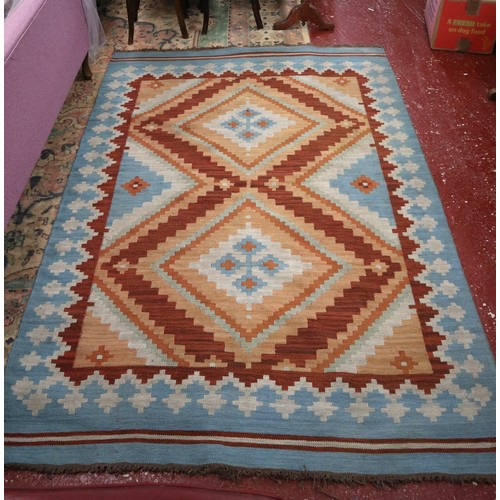 702 - Blue and red flat weave Kilim pattern rug - Approx 163cm x 240cm