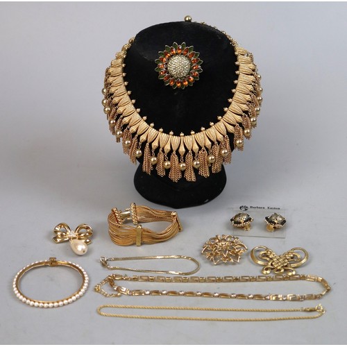 135 - Vintage costume jewellery including Trifari, Napier & Museum of Modern Art