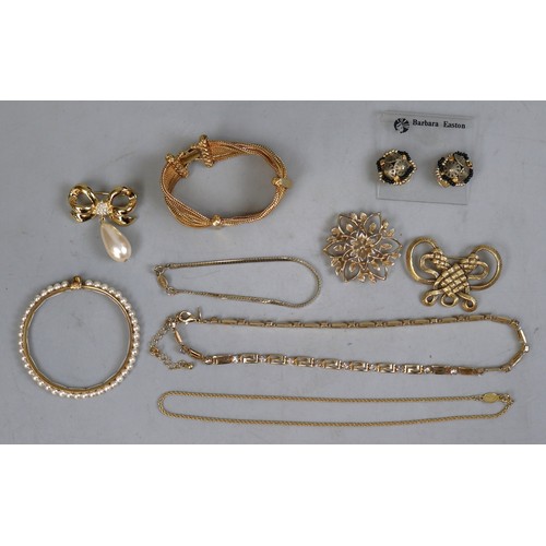 135 - Vintage costume jewellery including Trifari, Napier & Museum of Modern Art