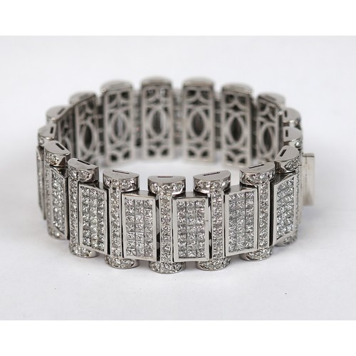 129 - Very heavy 18ct white gold bespoke bracelet set with 30ct's of diamonds by International Diamond Cen... 