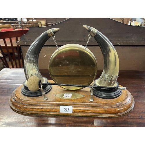 387 - Horn table gong