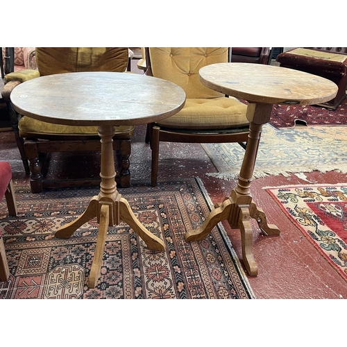 458 - 2 oak pedestal tables