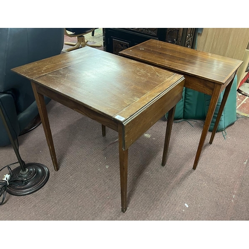 472 - 2 Edwardian occasional tables